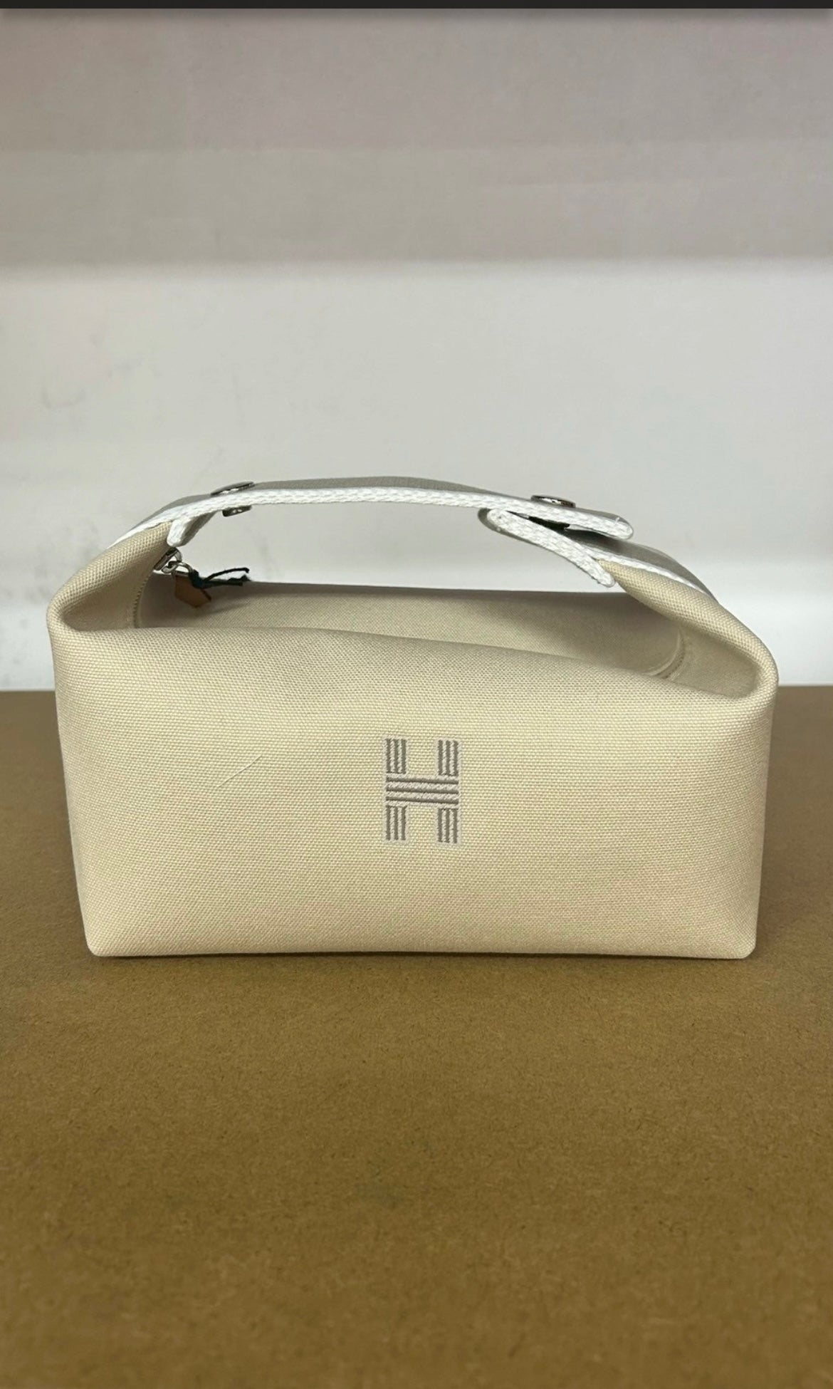 【HERMES】ブリッドアブラックPM ホワイト 希少 HERMES 清楚なポーチ ブリッドアブラック PM Hロゴ (HERMES