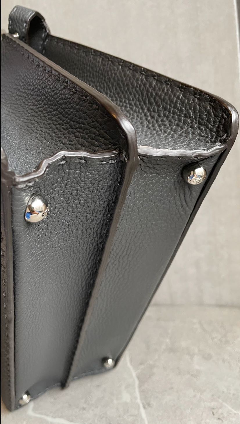 FENDI  ピーカブー  ミディアム  2061