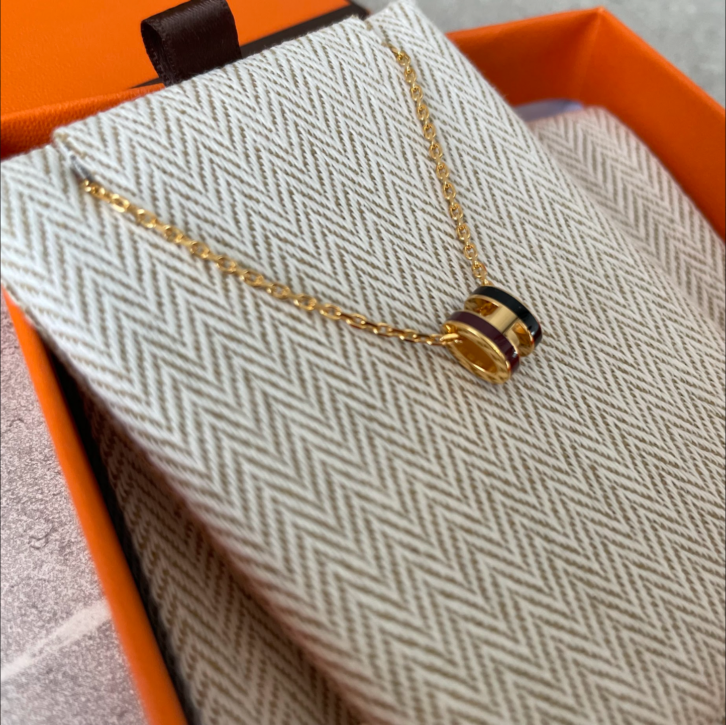 HERMES　ポップHネックレス　ミニ　ロカバール・ノワール×ルージュアッシュ・イエローゴールド　＃2612