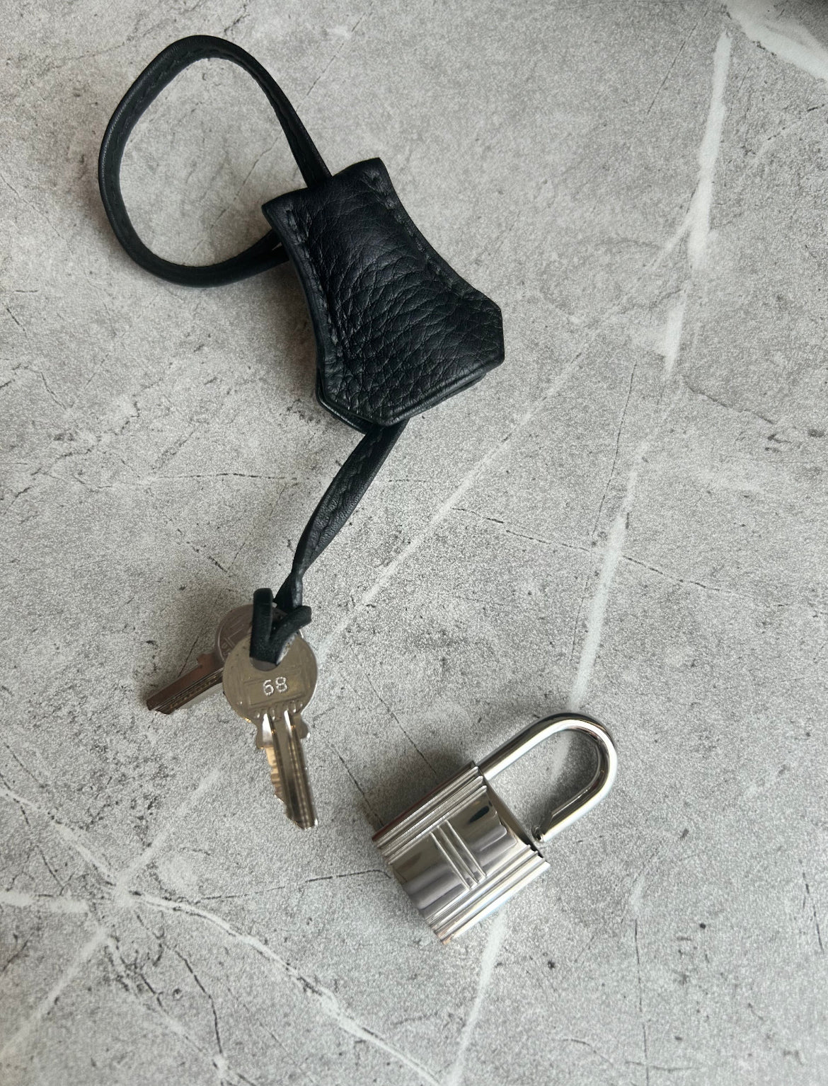 [HERMES] Kelly To Go Noir Gold Hardware