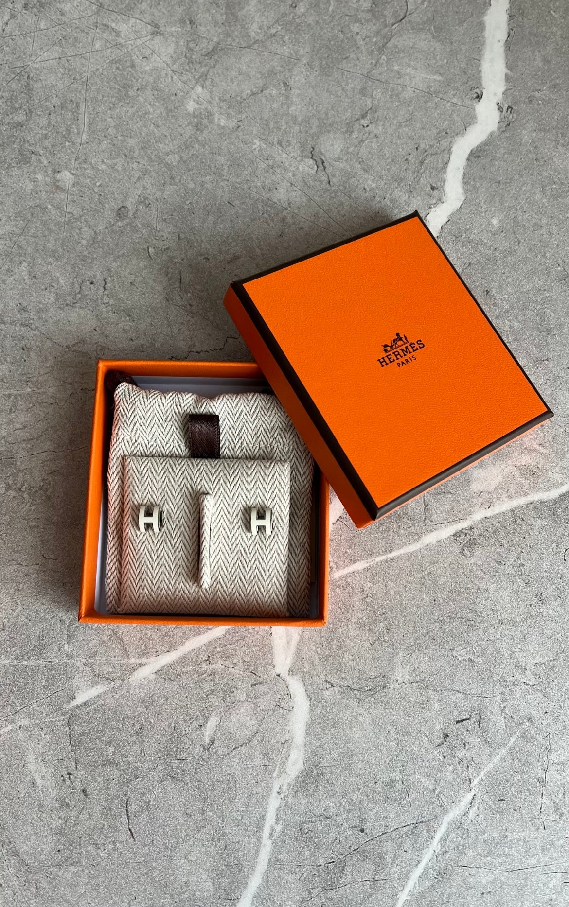 HERMES ポップHピアス　ブラン　シルバー金具#1200