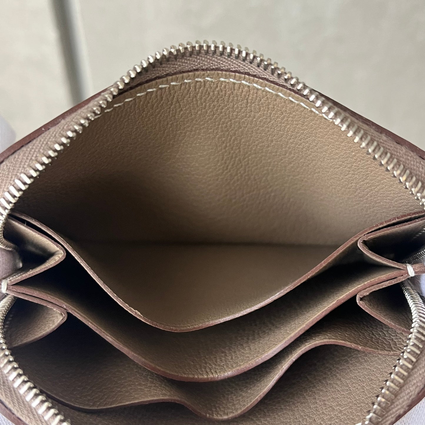 HERMES ジップアンドゴーコンパクト エトゥープ#2601