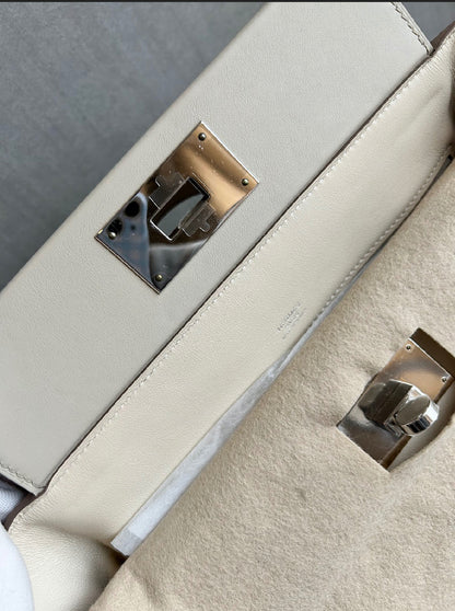 [HERMES] Kelly To Go Noir Gold Hardware